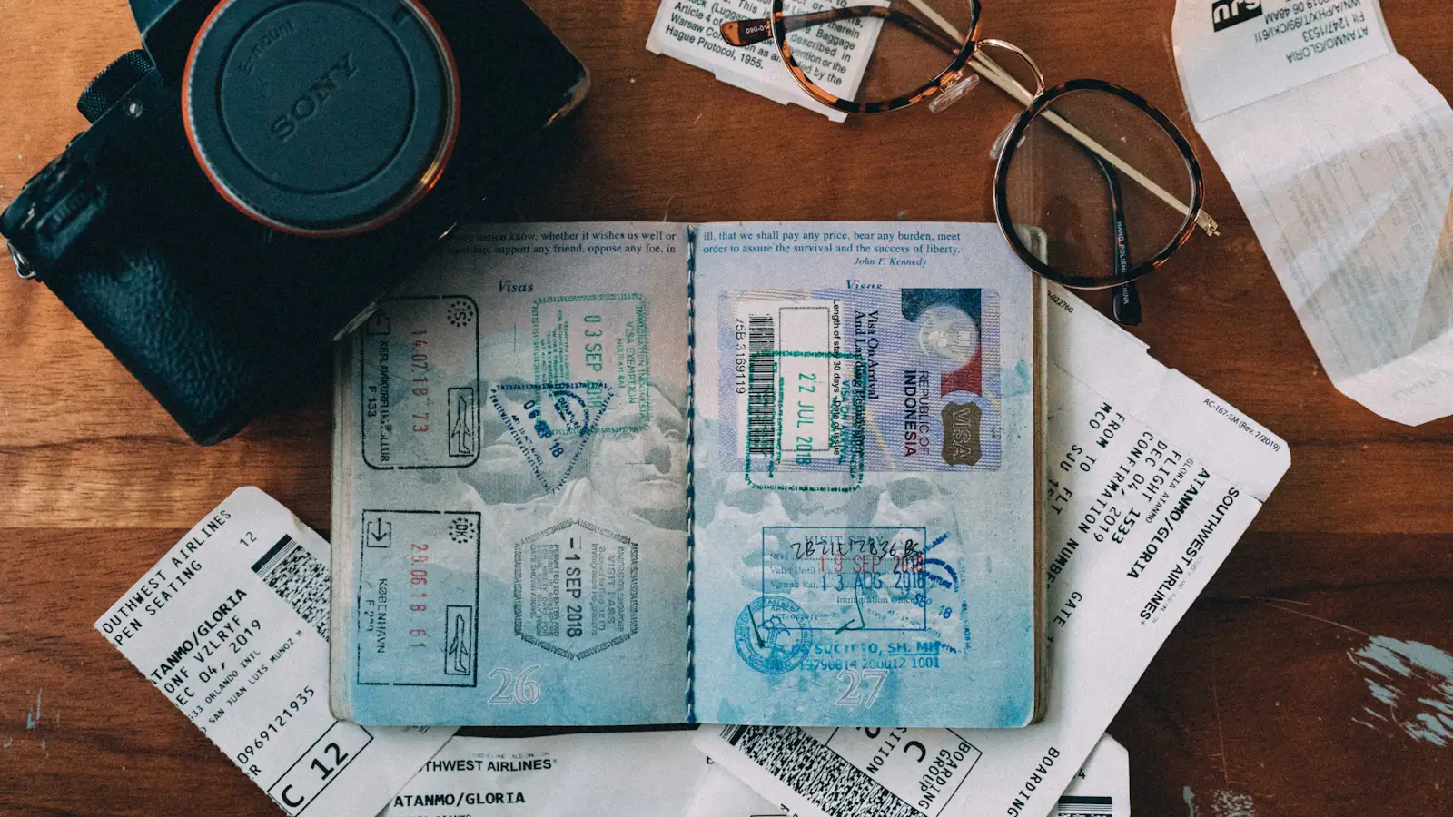 Application de paiement mobile Alipay sur un smartphone avec conseils de vérification du passeport